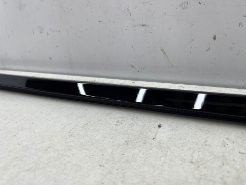 Listwa Porsche Macan I 95b 14r.- prawa tylna listwa zgarniająca zewnętrzna drzwi POŁYSK prawy tył 95b839476d
