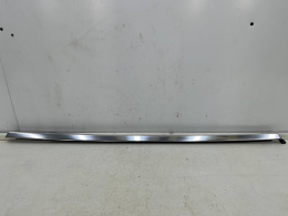 Listwa Porsche Macan I 95b 14r.- prawa tylna listwa zgarniająca zewnętrzna drzwi prawy tył chromowana 95b839478