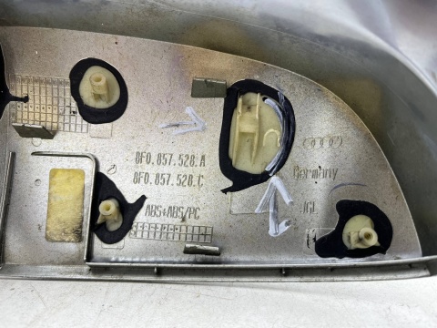 Lusterko Audi A4 B8 07-15r. prawa obudowa osłona lusterka zewnętrznego CHROMOWANE 8f0857528a 8f0857528c