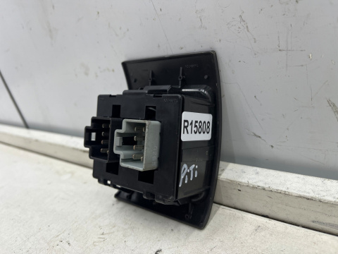 Przełącznik Chrysler PT Cruiser 00-06r. panel przycisk szyb tylny tył oug381dvab