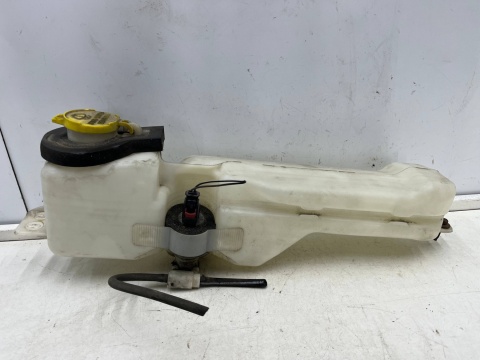 Zbiorniczek spryskiwaczy Chrysler PT Cruiser 00-10r. 2.2 CRD zbiornik na płyn do szyby sinliczek pompka 05288698ag