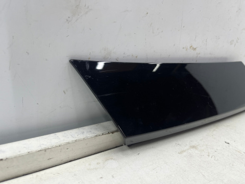 Listwa Mazda CX-3 CX3 14-21r. prawa nakładka tylnego słupka bagażnika boczna karoseryjna maskownica d10e50n11