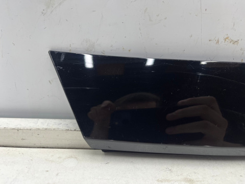 Listwa Mazda CX-3 CX3 14-21r. prawa nakładka tylnego słupka bagażnika boczna karoseryjna maskownica d10e50n11