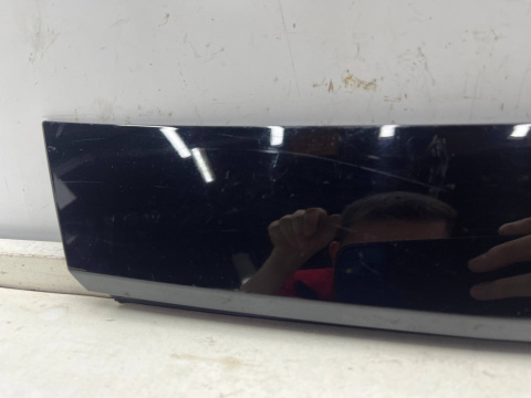 Listwa Mazda CX-3 CX3 14-21r. prawa nakładka tylnego słupka bagażnika boczna karoseryjna maskownica d10e50n11