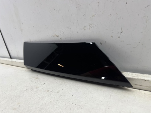 Listwa Mazda CX-3 CX3 14-21r. prawa nakładka tylnego słupka bagażnika boczna karoseryjna maskownica d10e50n11