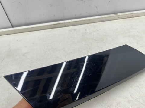 Listwa Mazda CX-3 CX3 14-21r. prawa nakładka tylnego słupka bagażnika boczna karoseryjna maskownica d10e50n11