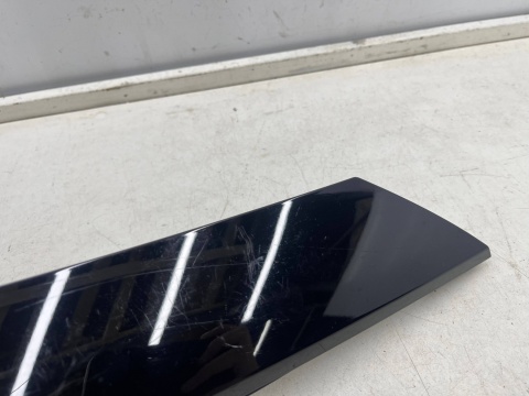 Listwa Mazda CX-3 CX3 14-21r. prawa nakładka tylnego słupka bagażnika boczna karoseryjna maskownica d10e50n11
