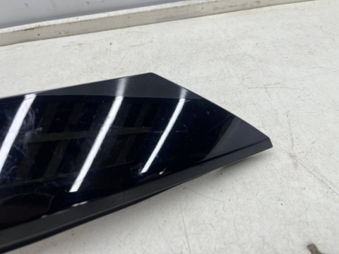 Listwa Mazda CX-3 CX3 14-21r. prawa nakładka tylnego słupka bagażnika boczna karoseryjna maskownica d10e50n11