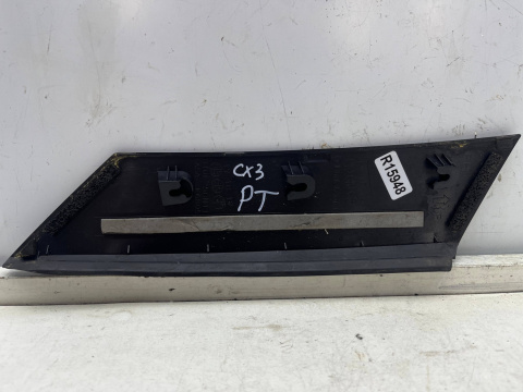 Listwa Mazda CX-3 CX3 14-21r. prawa nakładka tylnego słupka bagażnika boczna karoseryjna maskownica d10e50n11