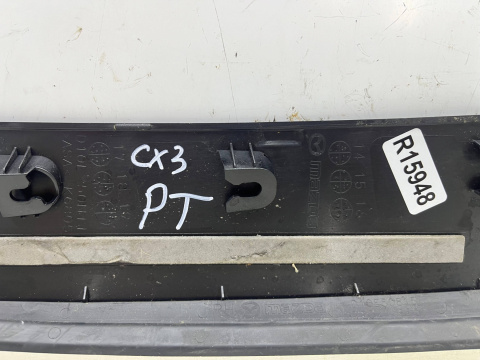 Listwa Mazda CX-3 CX3 14-21r. prawa nakładka tylnego słupka bagażnika boczna karoseryjna maskownica d10e50n11