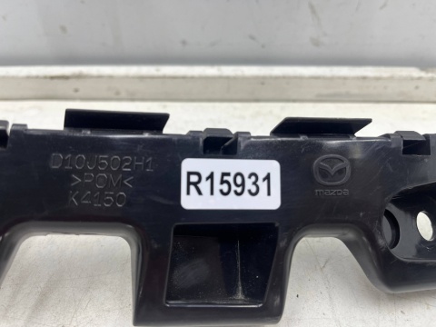Ślizg Mazda CX-3 CX3 14-21r. prawe tylne mocowanie wspornik uchwyt zderzaka prawy tył d10j502h1