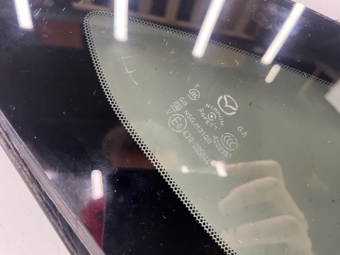 Szyba boczna Mazda CX-3 CX3 14-21r. trójkąt karoseryjna prawa tylna prawy tył oryginalna CIEMNA 