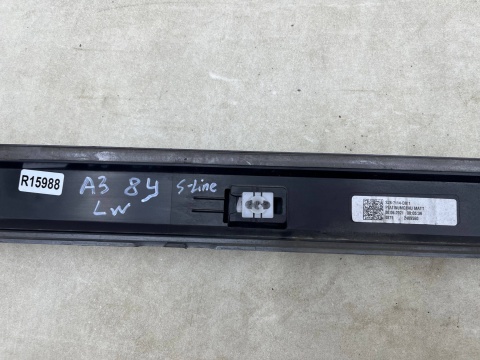 Nakładka progu Audi A3 8Y S-LINE 20r.- LEWA listwa progowa zewnętrzna próg lewy 8Y0853855