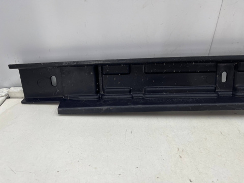 Nakładka progu Mercedes ML II w164 05-11r. NOWA PRAWA dolna podpora listwa stopnia progu ślizg a1646981030