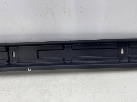 Nakładka progu Mercedes ML II w164 05-11r. NOWA PRAWA dolna podpora listwa stopnia progu ślizg a1646981030