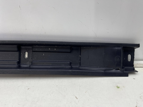 Nakładka progu Mercedes ML II w164 05-11r. NOWA PRAWA dolna podpora listwa stopnia progu ślizg a1646981030