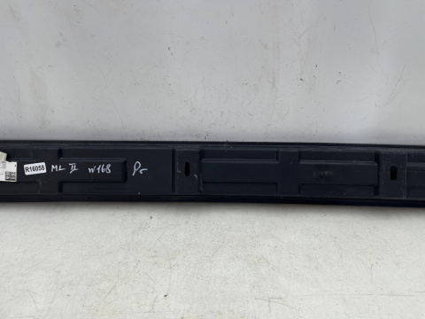 Nakładka progu Mercedes ML II w164 05-11r. NOWA PRAWA dolna podpora listwa stopnia progu ślizg a1646981030