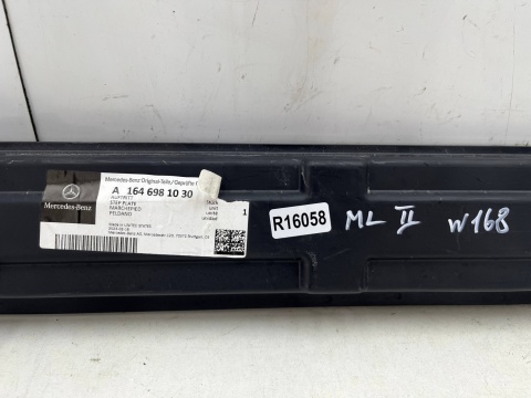 Nakładka progu Mercedes ML II w164 05-11r. NOWA PRAWA dolna podpora listwa stopnia progu ślizg a1646981030