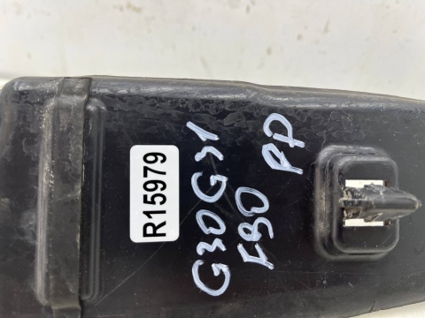 Osłona błotnika BMW 5 G31 G31 M5 F90 17-24r. prawe wewnętrzne wygłuszenie błotnika prawy przód 7352222