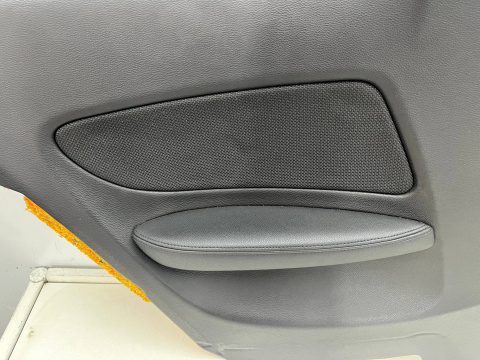 Tapicerka BMW E81 3Drzwi E82 Coupe M-pakiet 04-11r. lewy prawy tylny boczek tył KOMPLET