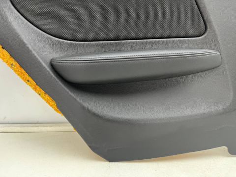 Tapicerka BMW E81 3Drzwi E82 Coupe M-pakiet 04-11r. lewy prawy tylny boczek tył KOMPLET