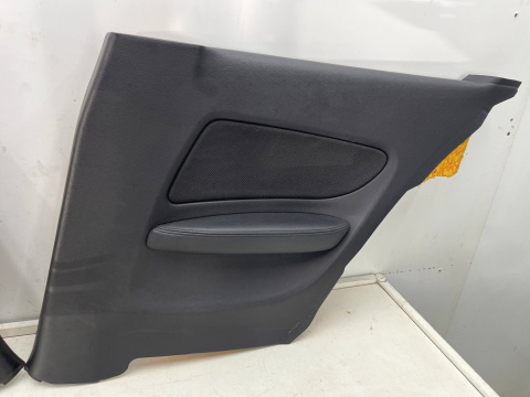 Tapicerka BMW E81 3Drzwi E82 Coupe M-pakiet 04-11r. lewy prawy tylny boczek tył KOMPLET