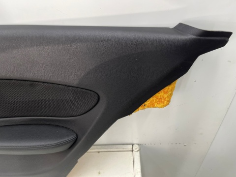 Tapicerka BMW E81 3Drzwi E82 Coupe M-pakiet 04-11r. lewy prawy tylny boczek tył KOMPLET