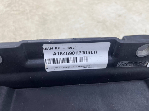 Nakładka progu Mercedes ML II w164 05-11r. stopien NOWA PRAWA podpora listwy progowej ślizg stelaż a1646901210