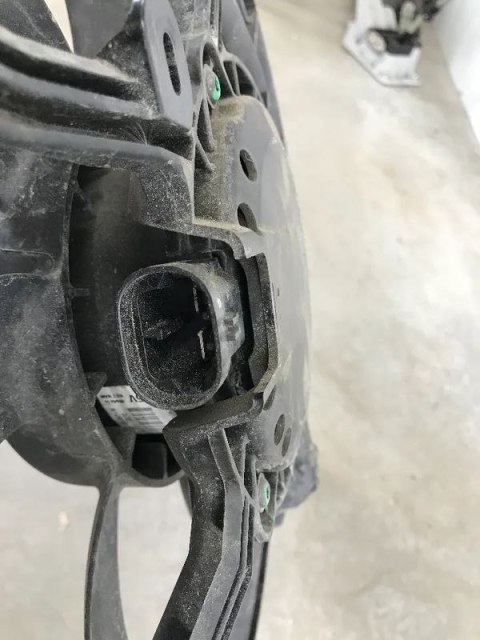 Wentylator chłodnicy Citroen C2 C3 C4 Cactus DS3 Peugeot 2008 207 208 301 308 Crossland 13-19r. wiatrak 9801666680