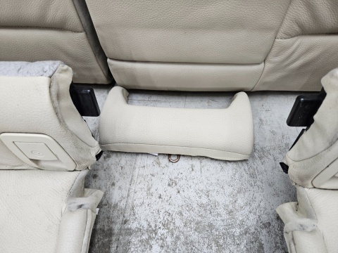 Fotele BMW E92 Coupe 04-12r. M-pakiet Sportseast kanapa tylna ANGLIK KOMPLET skóra beżowa CREMEBEIGE boczki tylne 