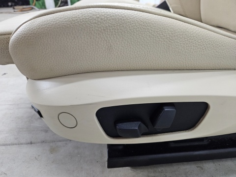 Fotele BMW E92 Coupe 04-12r. M-pakiet Sportseast kanapa tylna ANGLIK KOMPLET skóra beżowa CREMEBEIGE boczki tylne 