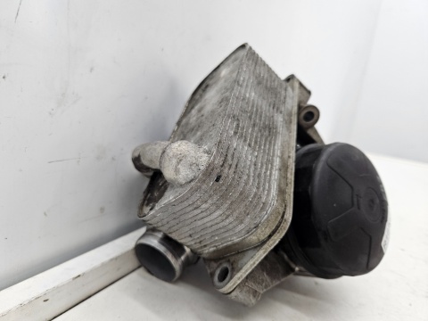 Obudowa filtra oleju BMW X1 E84 Z4 E89 F06 F10 X3 F25 X4 F26 E60 E90 podstawa N53B30A chłodniczka 7516383