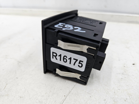 Włącznik świateł awaryjnych BMW E90 E91 E92 E93 04-12r. przycisk 9132421