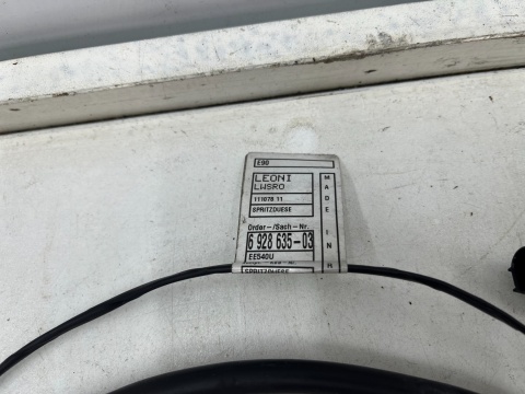 Dysza spryskiwaczy BMW E90 E91 E92 E93 04-12r. podgrzewana w podszybie komplet 7131299