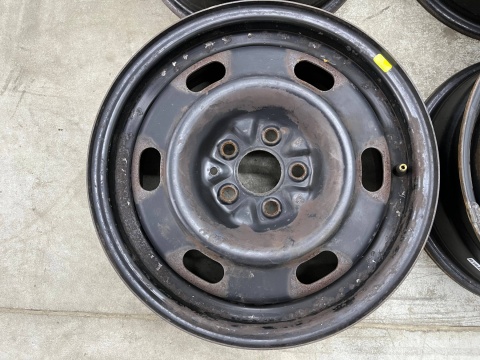 Felgi stalowe Chrysler PT Cruiser 00-10r. 15 cali 6jx15 ET40 5x100 KOMPLET 05272864ab