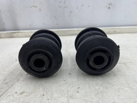 Wahacz Mercedes w906 II Crafter I LT3 prawy lewy tylny silentblok tuleja wahacza NOWY prawy lewy tył 2 sztuki Febi 31479