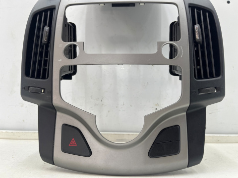 Ramka radia Hyundai i30 I FD 07-12r. Panel konsola środkowa deski klimy dekor kratki nawiewu 84745-2R000