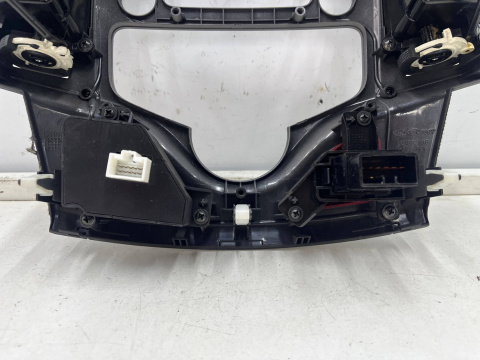 Ramka radia Hyundai i30 I FD 07-12r. Panel konsola środkowa deski klimy dekor kratki nawiewu 84745-2R000