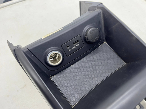 Tunel środkowy Hyundai i30 I FD 07-12r. obudowa konsola kokpit miejsce na kubki AUX USB 84671-2R000