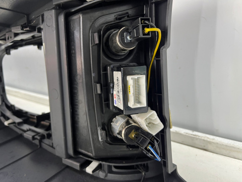 Tunel środkowy Hyundai i30 I FD 07-12r. obudowa konsola kokpit miejsce na kubki AUX USB 84671-2R000