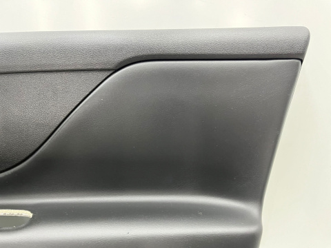 Tapicerka Jeep Renegade 14r.- prawy przedni boczek drzwi pasażera podświetlana klamka ekoskóra PRAWY przód y0022915