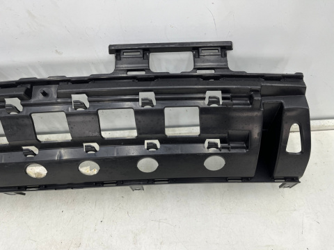 Ślizg Mercedes w223 v223 S-klasa 20r.- tylne dolne środkowe mocowanie wspornik uchwyt zderzaka NOWY a2238854102