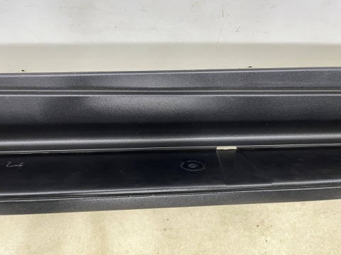 Nakładka progu Mercedes ML II w164 AMG 05-11r. PRAWA dolna podpora listwa stopnia progu a1646901475