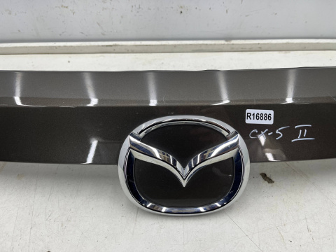 Listwa Mazda CX-5 II CX5 II KF KB 17-21r. blenda nakładka górna klapy bagażnika KB7W-50811