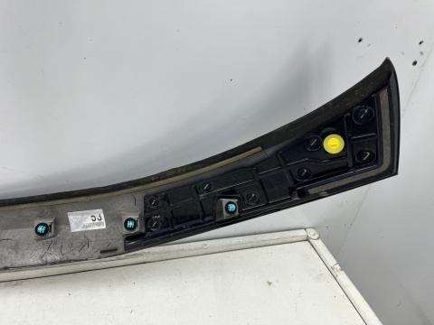 Listwa Mazda CX-5 II CX5 II KF KB 17-21r. blenda nakładka górna klapy bagażnika KB7W-50811