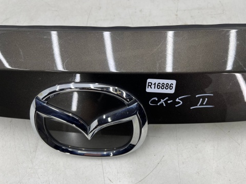 Listwa Mazda CX-5 II CX5 II KF KB 17-21r. blenda nakładka górna klapy bagażnika KB7W-50811