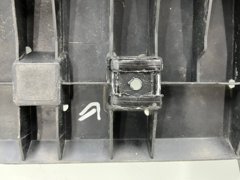 Osłona pod zderzak Peugeot 308 II T9 + SW 13-21r. przednia osłona płyta dolna silnika podwozia 9677363680