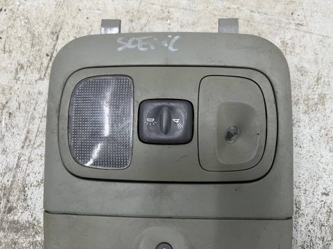 Lampka oświetlenia kabiny Renault Scenic 1 I 96-03r. przednia lampka wnętrza podsufitki sufitowa