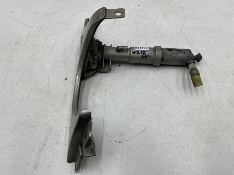 Dysza spryskiwaczy Mercedes w210 95-99r. przedlift prawa zaślepka reflektora lampy prawej 2108200412