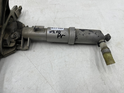 Dysza spryskiwaczy Mercedes w210 95-99r. przedlift prawa zaślepka reflektora lampy prawej 2108200412